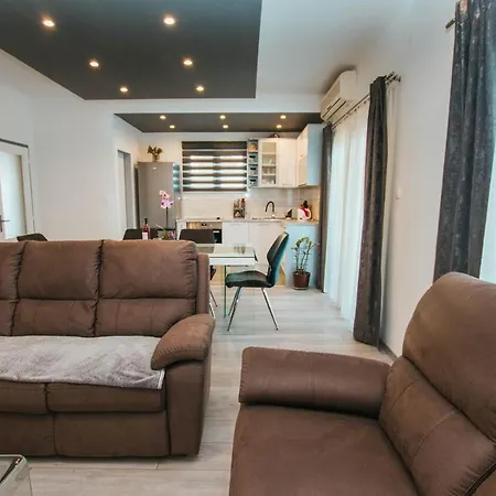 Appartement By The Sea Arbanija, Ciovo - 1122 Trogir